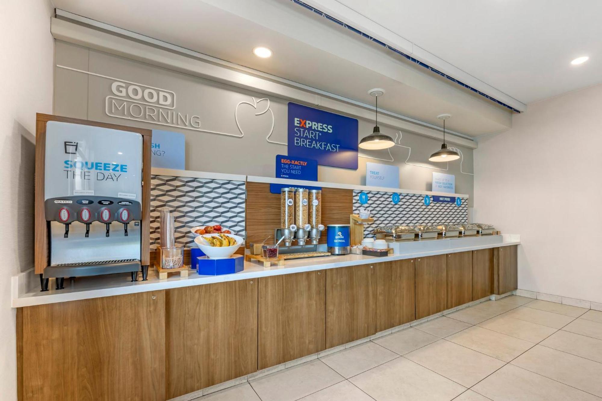 阿斯托里亚智选假日套房酒店 外观 照片